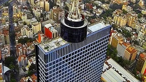 “曼联今日训练，马兹拉维、林德洛夫、乌加特三位球员缺席，曼晚主编关注”