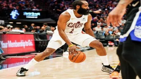 巴黎圣日耳曼仅获利雅得新月报价，维拉蒂留欧踢球愿望恐难成真。